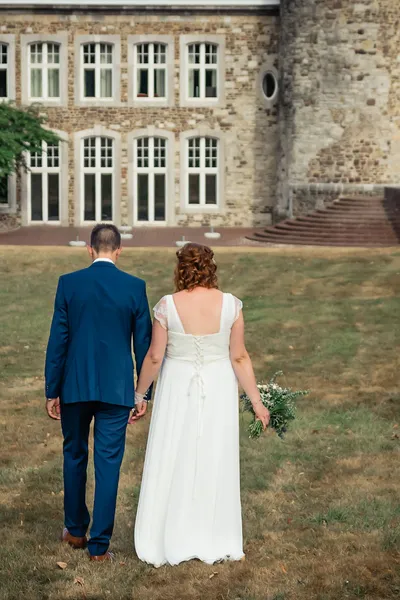 Second shooter capturant un moment de mariage