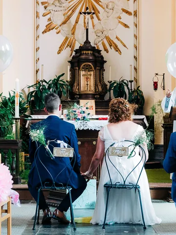 Portrait artistique en noir et blanc de la mariée