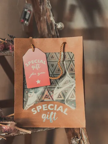 Un regard tendre échangé en intimité